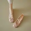Sapatos Femininos de Bico Quadrado Baixos de Uma Corrente Estilo Francês Moda Outono 2026 Roupas Externas Estilo Fada com Laço para Saia Sapatos Mary Jane