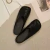 Pantuflas cerradas para mujer 2026 primavera-verano nueva moda exterior cuero suave suela blanda zapatos sin cordones zapatos para dedos grandes sandalias estilo francés