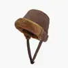 Sombrero Mongol de Gamuza Engrosada con Protección para los Oídos al por Mayor para Mujer, Invierno, Un Sombrero Multi-Uso Versátil, Cálido y a Prueba de Frío, Sombrero Lei Feng