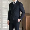 Traje Casual de Tres Piezas para Hombre 2026 Nuevo Traje Retro Rayado con Solapa de Pico Traje de Banquete Ajustado de Tres Piezas