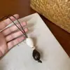 Nova Corrente de Pingente Retrô Marrom de Resina Estilo Étnico Chinês para Mulheres Acessórios de Cordão Corrente de Clavícula 2026 Novo Estilo