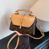 Bolsa de Mão Feminina Versátil Retro Moda Grande Capacidade Versátil para o Dia a Dia Bolsa de Ombro Tendência Bolsa Transversal de Alto Padrão Presbiopia