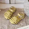 Sandalias Romanas ins retro con torsión 2026 verano nuevo versión coreana para niñas punta cerrada tejido lazo zapatos de princesa