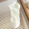 Meias Finas Curtas Brancas de Verão Femininas Malha Vazada Respirável Absorventes de Suor Renda Pequena Estilo Japonês Verão Algodão Cano Curto Versátil