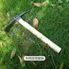 Azada pequeña para flores de jardín herramienta de azada-pico de doble propósito rastrillo de dientes de madera mango de madera verdura pino tierra jardín pequeña azada fábrica venta al por mayor