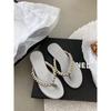 2025 Nuevo Verano Estilo Coreano Flats de Bolas de Acero Chanclas para Mujer para Usar Afuera Chanclas Antideslizantes Suela Suave Zapatos de Playa Modernos