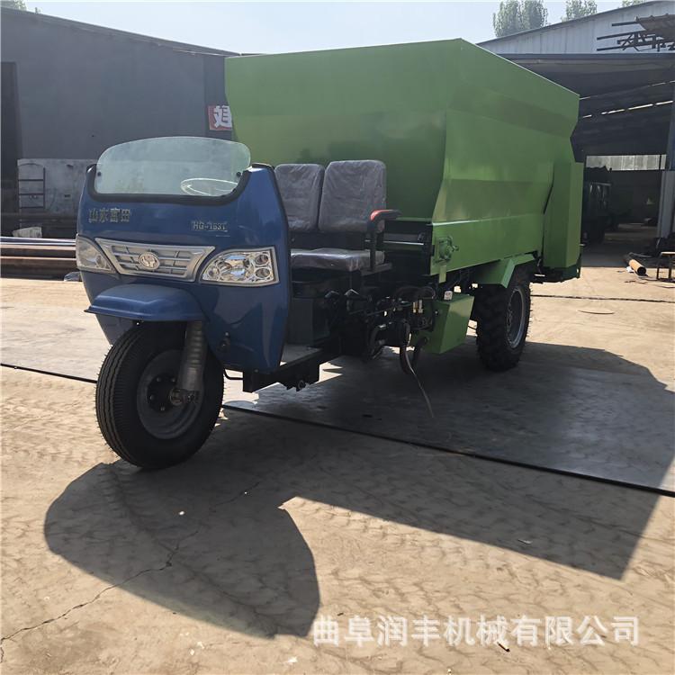 饲料撒料车