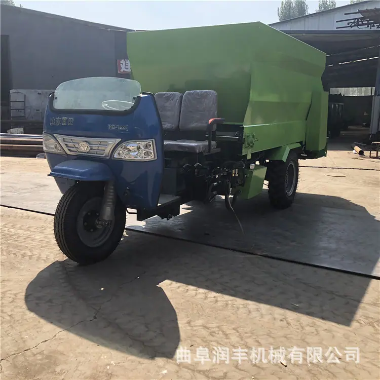 饲料撒料车
