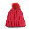 Gorro de Invierno Forrado de Satén con Pompón de Piel Sintética Dobladillo Gorro de Punto Cálido para Salir Montar Esquiar Gorro de Lana