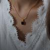 Collar de acero y titanio con colgante de acrílico con incrustaciones cuadradas pequeñas de estilo coreano con cadena de cuentas sencilla y elegante.