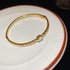 Pulsera geométrica de circonio electrochapada en oro real, elegante, de lujo ligero, pulsera de alto sentido, diseño sencillo para el día a día, pulsera con sentido del diseño, venta al por mayor