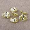 Ventas directas de fábrica color gema artificial Amarillo oliva forma de huevo piedra desnuda joyería DIY ovalada superficie de anillo con incrustaciones de circonita