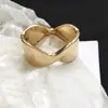Pulsera Redonda Cruzada Europea y Americana Lujo Ligero Tendencia de Moda de Gama Alta Anillo de Mano Personalidad Versátil Temperamento Joyería de Mano para Mujeres