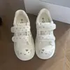 Lindo diseño de gatito bordado, zapatillas blancas para mujer con correas de velcro, nueva colección de otoño 2026, transpirables, antideslizantes y de suela gruesa, calzado deportivo
