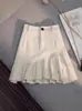 Saia Preta Assimétrica A-Line para Mulheres Primavera e Verão Novo Estilo Babados Cintura Alta Saia Quadril Anti-Exposição Look Emagrecedor Saia Curta