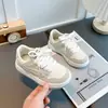 Zapatos para Niños Zapatos Deportivos para Niñas 2026 Otoño Nuevo Estilo Zapatos Casuales Blancos de Lona para Niños Niños Medianos y Mayores Superficie de Cuero Suela Suave Niñas