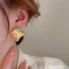 Clip para oreja cuadrado geométrico irregular plisado para mujer, estilo europeo y americano distintivo, hip-hop ins, aretes metálicos exagerados sin agujeros en las orejas