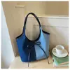 Bolso tote de gran capacidad para mujer, nuevo modelo de verano 2025, bolso simple casual para el hombro estilo ins, bolso versátil de moda para mujer