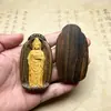 Pingente de madeira aromática com a imagem da Guanyin do Mar do Sul, incrustado com sândalo, artesanato em madeira de imitação de ágar, enviado com um cordão