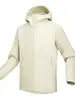Chaqueta de montañismo unisex de alta calidad de color liso, nueva colección 2026, chaqueta softshell suave, transpirable y resistente al desgaste para exteriores