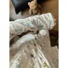 Pijama de primavera y otoño para niñas estilo coreano, con coloridos estampados de dibujos animados, diseño de cuello abierto al frente, mangas largas holgadas y pantalones largos, perfecto para estar en casa.