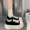 En stock~Zapatos pequeños para mujer de suela gruesa de 7 cm que aumentan la altura, con cordones, para dedo gordo del pie, zapatos deportivos casuales, zapatos de skate, zapatos de plataforma para mujer