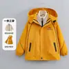 Jaqueta de Esqui à Prova d'Água com Forro de Fleece para Meninos Primavera Outono Inverno Três em Um Corta-Vento Infantil Espessada Moderna Nova 2026