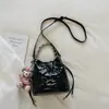 Bolso de mujer de moda 2026 nuevo modelo versátil estilo Chanel con cadena bolso de cubo acolchado para mujer bolso cruzado casual