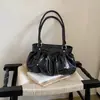 Bolso de cubo plisado elegante de mano para mujer 2026 verano nuevo bolso casual simple de un solo hombro versión coreana sensación de alta gama bolso de mujer