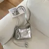 Bolso cruzado versátil de moda transfronterizo 2026, bolso de hombro súper popular de nicho, bolso tipo cubo de gran venta para mujer