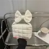 2026 Nova Bolsa Pequena Transversal de Ombro Acolchoada de Algodão Doce com Laço Bolsa de Mão Inverno Moda Commuter Transfronteiriça Bolsa Feminina