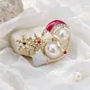 Dongdaemun - Elegante broche de mariposa de alta gama para mujer, 2024, nuevo diseño de nicho, accesorios de ramillete
