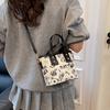 Bolso Grande de Color Contrastante para Mujer 2025 Otoño e Invierno Nueva Llegada Lindo Bolso de Hombro con Estampado de Dibujos Animados Bolso Tote Moderno que Combina con Todo