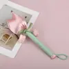 Martillo Masajeador de Artemisa Tulipán, un Regalo para Personas Mayores durante el Festival de Medio Otoño y el Festival del Bote del Dragón, Martillo de Moxibustión de Artemisa de Satén Rosa