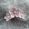 Comercio exterior al por mayor europeo y americano simulación de mármol bauhinia dulce clip para el pelo pintura en aerosol camelia brillante clip de tres flores