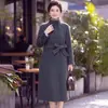 Ropa de otoño e invierno 2026 transfronteriza para madres, elegante y casual, adelgazante, rejuvenecedora, abrigo versátil de talla grande
