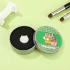 Esponja de limpieza en seco para brochas de maquillaje en una caja de metal. La caja metálica está rellena de esponja de PU de una o dos capas para limpiar brochas de maquillaje