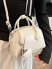 2025 Nova Bolsa de Bowling de Couro Oleoso Cremoso Estilo Coreano para Segurar na Mão Bolsa Transversal Versátil Estilo Ocidental para Commuter para Mulheres