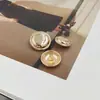 Botones Metálicos Convexos Simples Cosidos a Mano con un Toque de Lujo para Abrigos de Lujo, Gabardinas, Trajes y Camisas