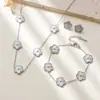 Juego de Joyería de Acero de Titanio de Trébol de Cinco Hojas, Joyería de Acero Inoxidable que no se decolora, Estilo de Lujo Ligero, Directo del Fabricante, Popular en Europa y América
