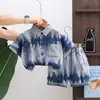Conjunto de Verano para Niños Ropa Infantil Nueva y Elegante Bebé Niño Camisa de Mezclilla Tie-Dye de Manga Corta Conjunto de Dos Piezas Moderno