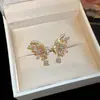 Pinza para oreja de mariposa con circonita chapada en oro real de 18k, diseño sin perforación, ear cuff de nicho, pendientes de lujo ligero y alta gama