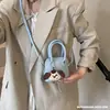 Bolsa Infantil Otoño 2026 Nueva Coreana Nicho Versátil Estilo de Alta Gama Monedero de Hombro Cruzado Bolso de Concha Simple