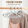 Percha de Moda de Hombros AnchosPercha protectora de cuello, engrosada, percha de plástico para el hogar para ropa y pantalones, de hombros anchos a la moda, antideslizante
