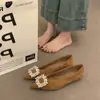 Sapatos de Salto Fino Apontado Estilo Coreano para Mulheres Inverno 2025 Veludo Forrado Fivela de Diamante Salto Baixo Uma Sola Versátil Luxo Acessível Elegante Sapatos Femininos