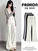 Calças brancas boca de sino para mulheres, novo estilo outono 2026, calças pantalona de cintura alta que afinam, calças de moletom esportivas casuais para baixinhas