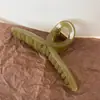 Pin para el Cabello de Lunares y Plumeria de Alto Valor Estético de Nicho Moderno, Pasador Simple y Elegante para Peinados Semirecogidos