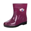 Botas de lluvia para mujer, botas de lluvia de media pantorrilla con forro polar, zapatos impermeables cortos para adulto, botas de agua de moda coreana, botas de lluvia para mujer