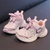 Novos Tênis Esportivos de Outono e Inverno para Meninas, Malha Dupla Respirável Leve Laço Hello Kitty Tênis Esportivos Populares para Crianças Maiores