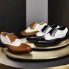 Zapatos de Hombre Transfronterizos Nuevos Brocado Tallado Tallas Grandes Combinación de Colores Modernos Versátiles para Hombres Jóvenes Zapatos de Vestir de Cuero para Hombre